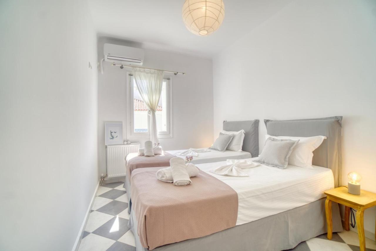 Stylish, Cozy 2-Bdr Flat In Andros Town By Explore Andros Luaran gambar