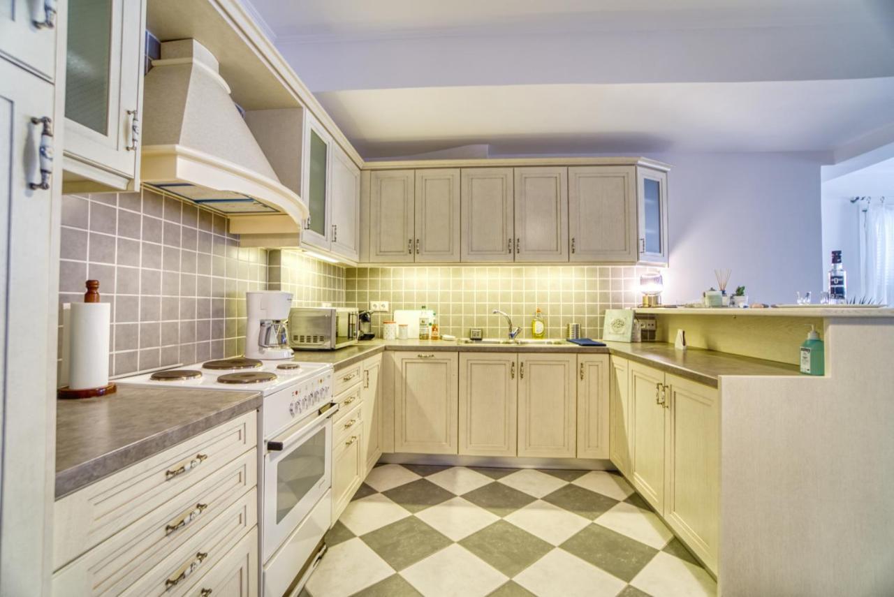 Stylish, Cozy 2-Bdr Flat In Andros Town By Explore Andros Luaran gambar